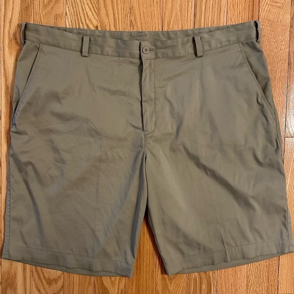 Nike Dri-FIT Golf Khaki color Men’s shorts Sz 42- 11” inseam